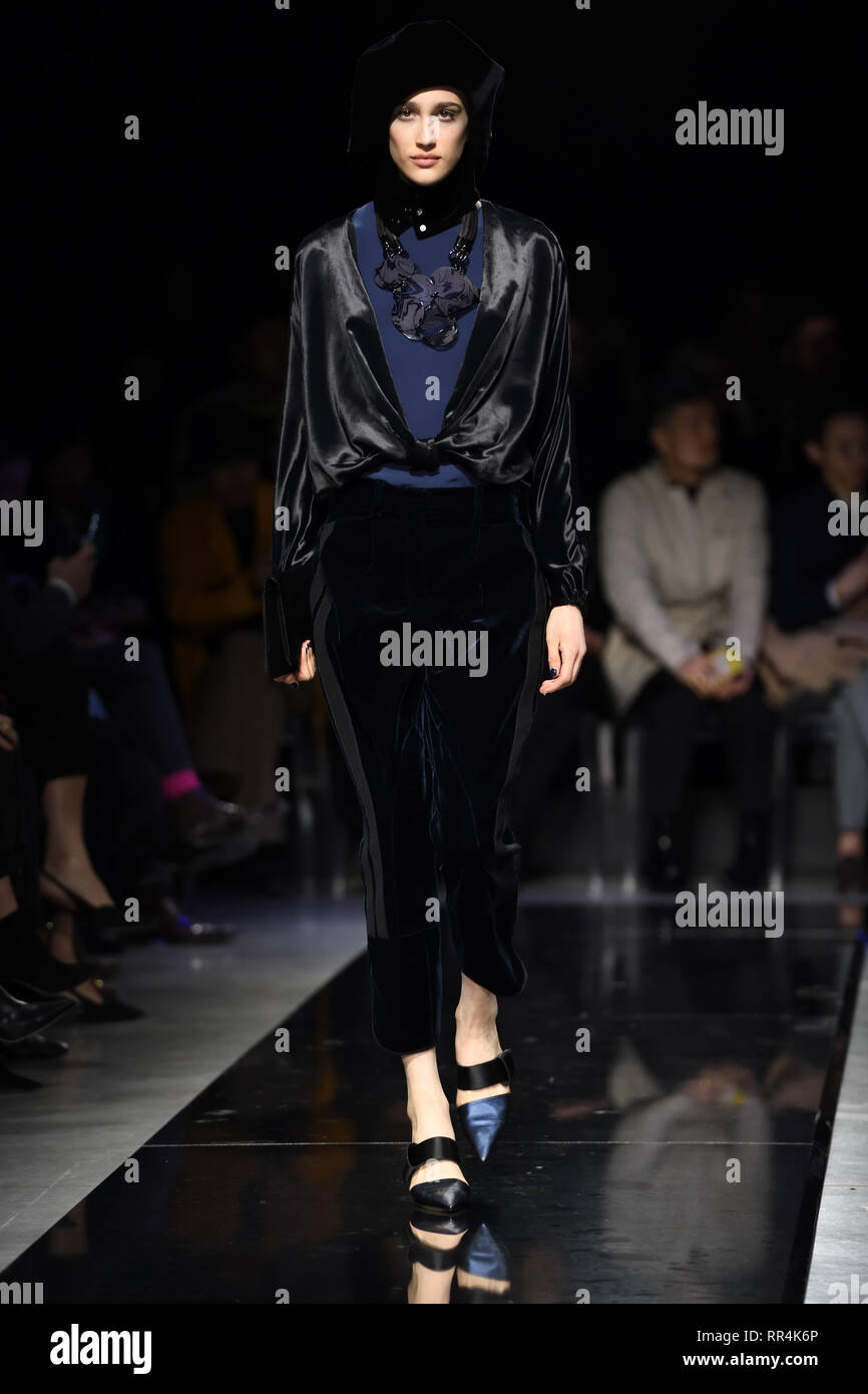 Sfilata armani hi res stock photography and images Page 2 Alamy