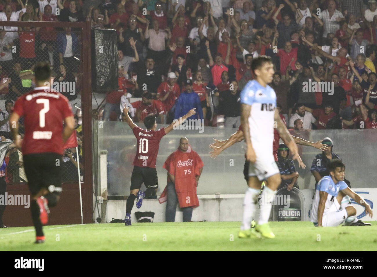 Buenos Aires, Argentina. 23rd February, 2019. : Fernando Gaibor shoots and scores during the derby between Independiente and Racing for Superliga Argentina, this saturday on Libertadores de América Stadium on Buenos Aires, Argentina. ( Credit: Néstor J. Beremblum/Alamy Live News Stock Photo