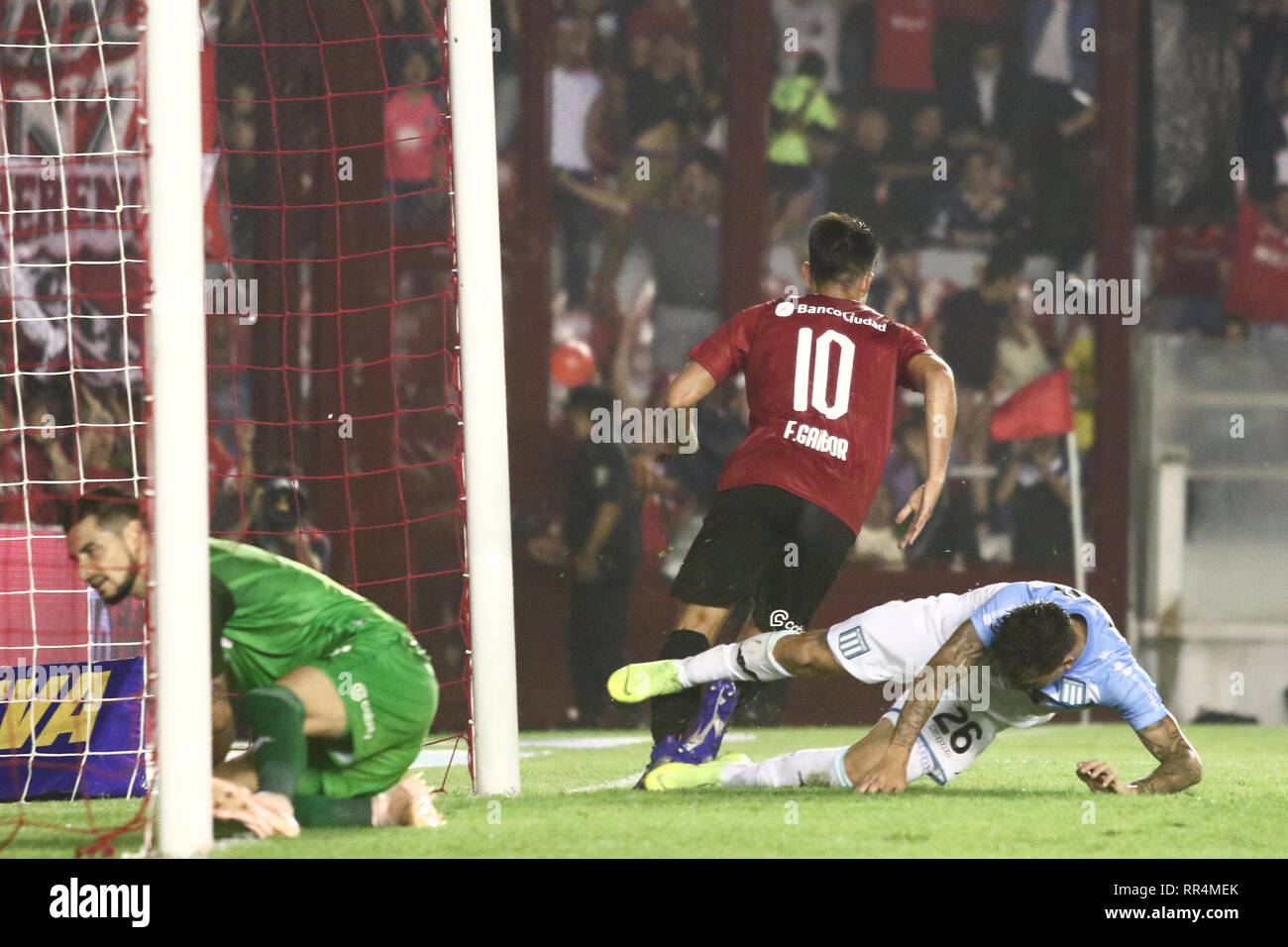 Buenos Aires, Argentina. 23rd February, 2019. : Fernando Gaibor shoots and scores during the derby between Independiente and Racing for Superliga Argentina, this saturday on Libertadores de América Stadium on Buenos Aires, Argentina. ( Credit: Néstor J. Beremblum/Alamy Live News Stock Photo