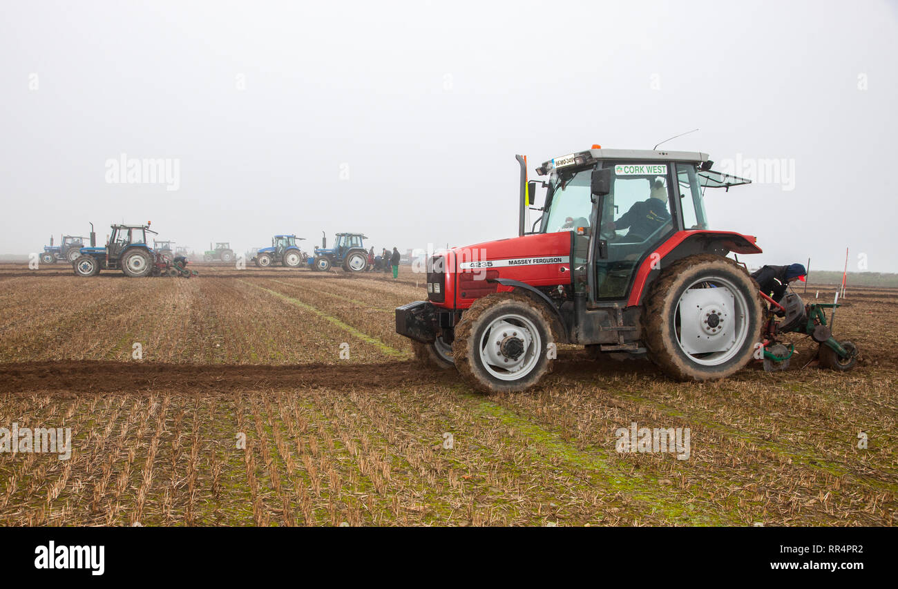 Tractor bandón hires stock photography and images Alamy