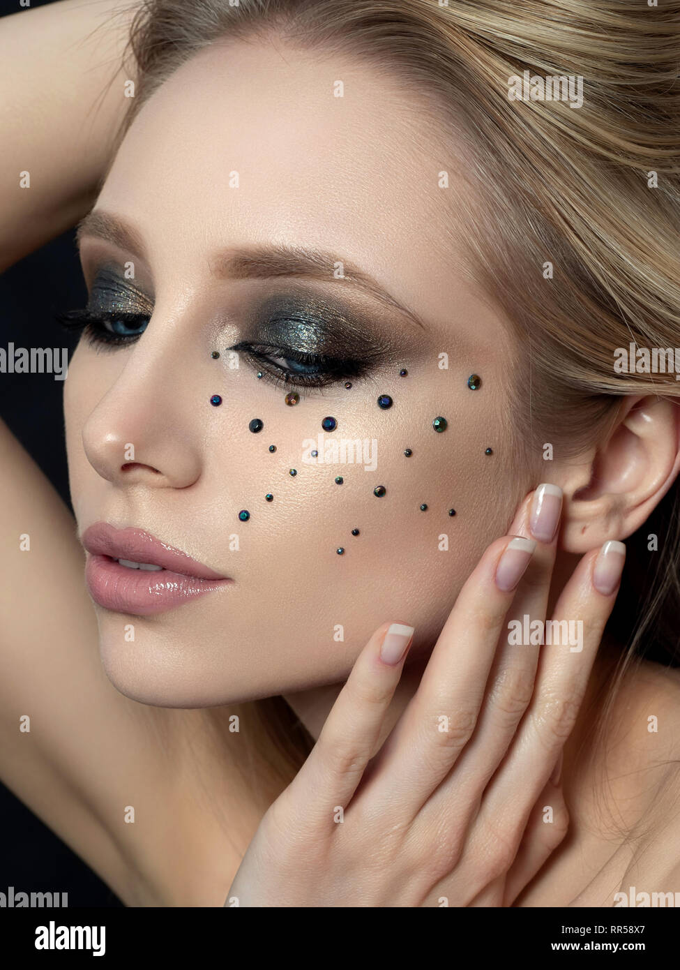 5,224 Eye Makeup Rhinestones Stock Photos, High-Res Pictures, and Images -  Getty Images