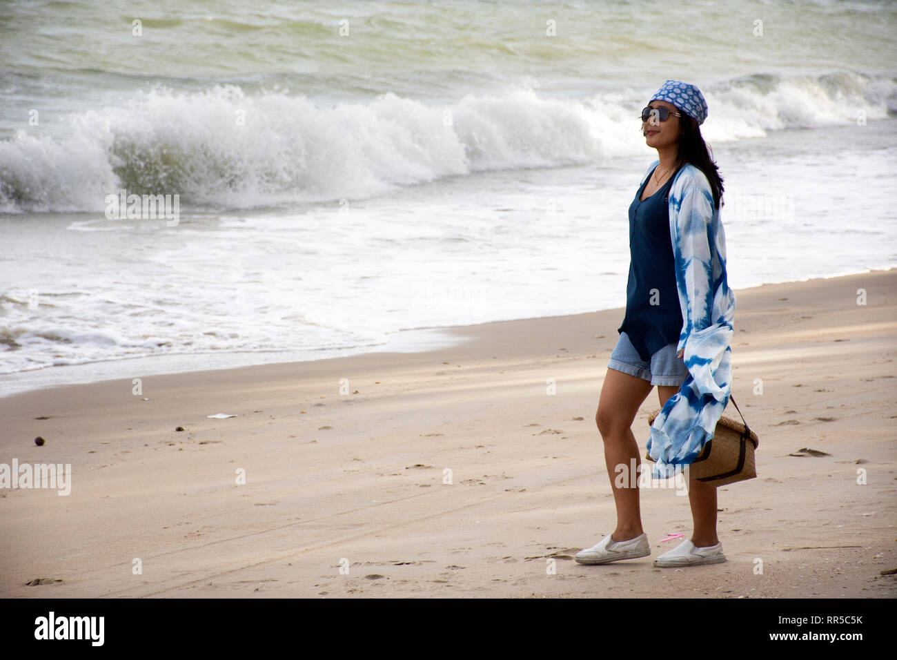 Traveler thai women wearing indigo 