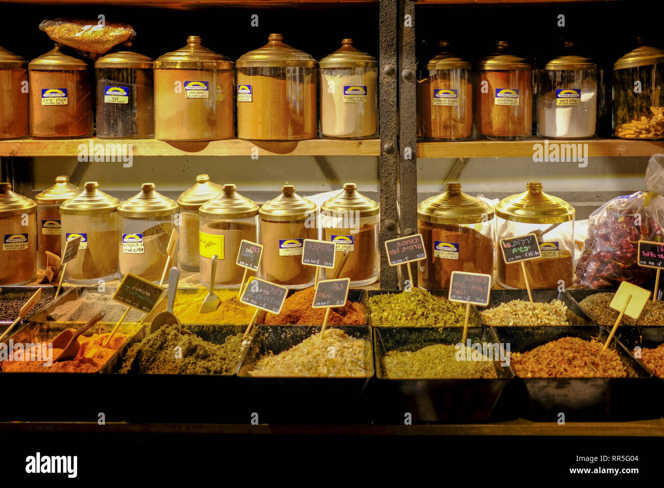 Israel, Tel Aviv, Lewinski market, Spice and herb shop in the narrow