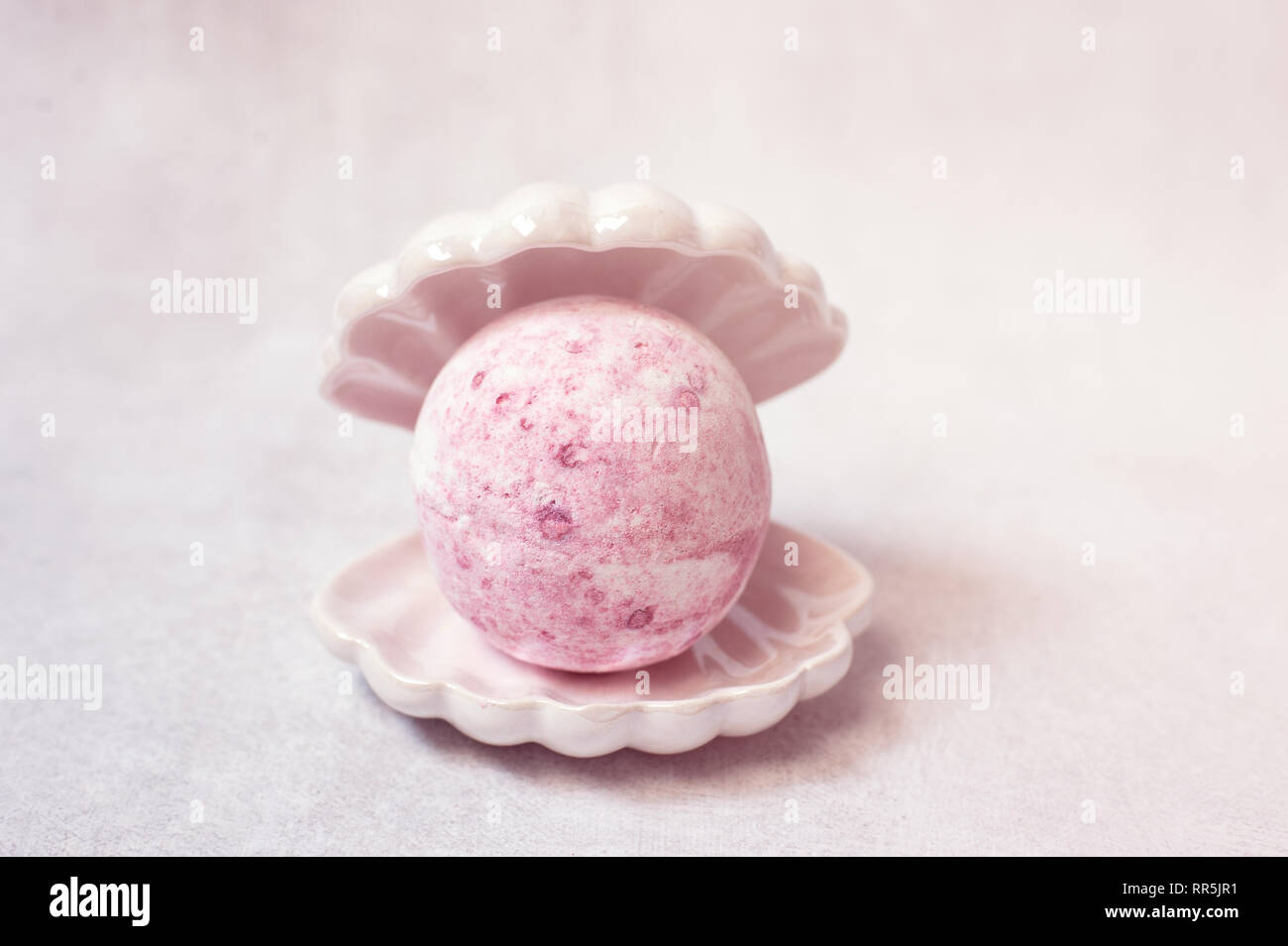 Download Bath Bomb High Resolution Stock Photography And Images Alamy Yellowimages Mockups