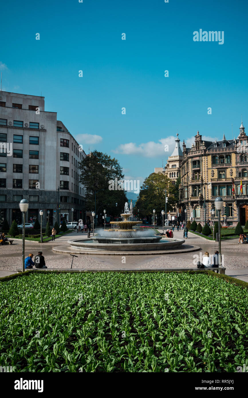 Lively Plaza Moyúa with beautiful fountain in Bilbao, Spain Stock Photo
