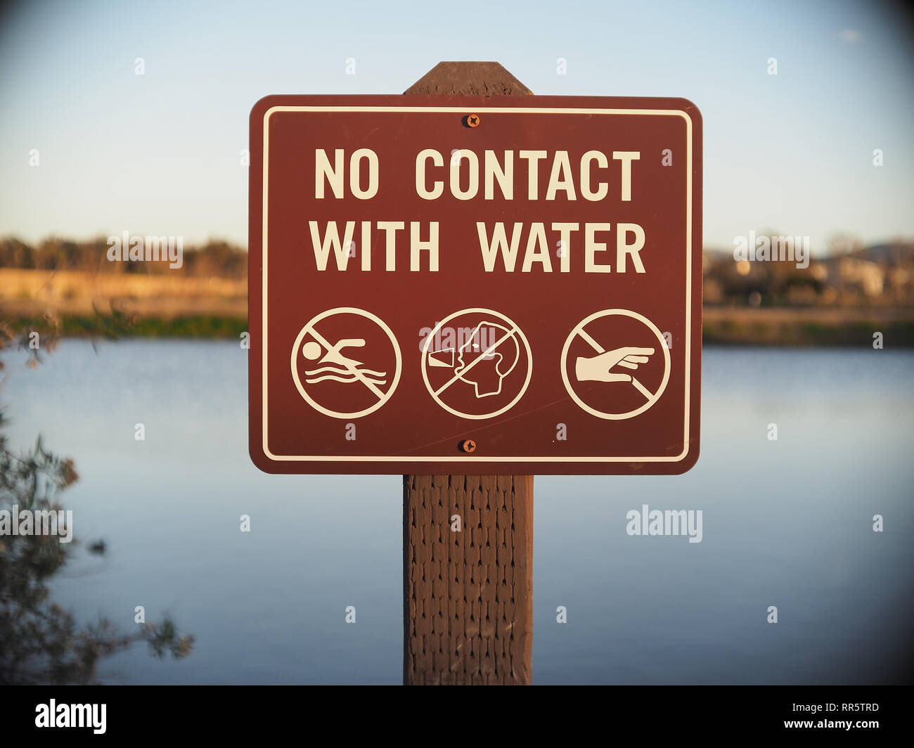 'No contact with water' sign Stock Photo
