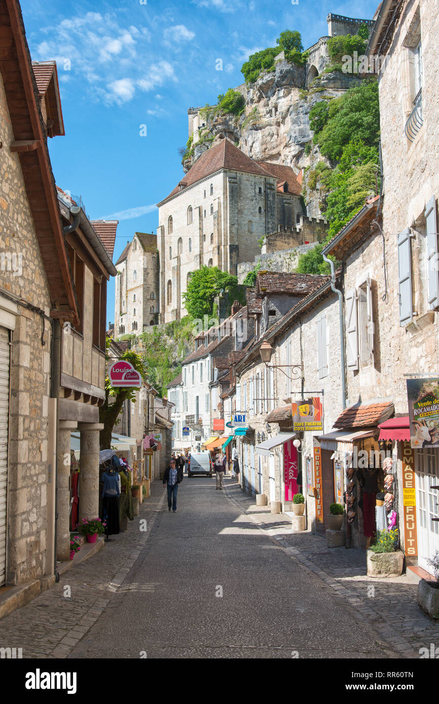 People walking along a street in Rocamadour, Lot, France, Europe. A typically French street scene in Rocamadour with tourists looking in the shops. Stock Photo