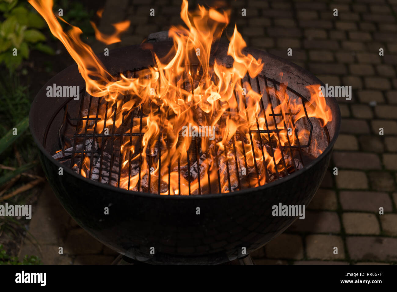 Bbq fire hi-res stock photography and images - Alamy