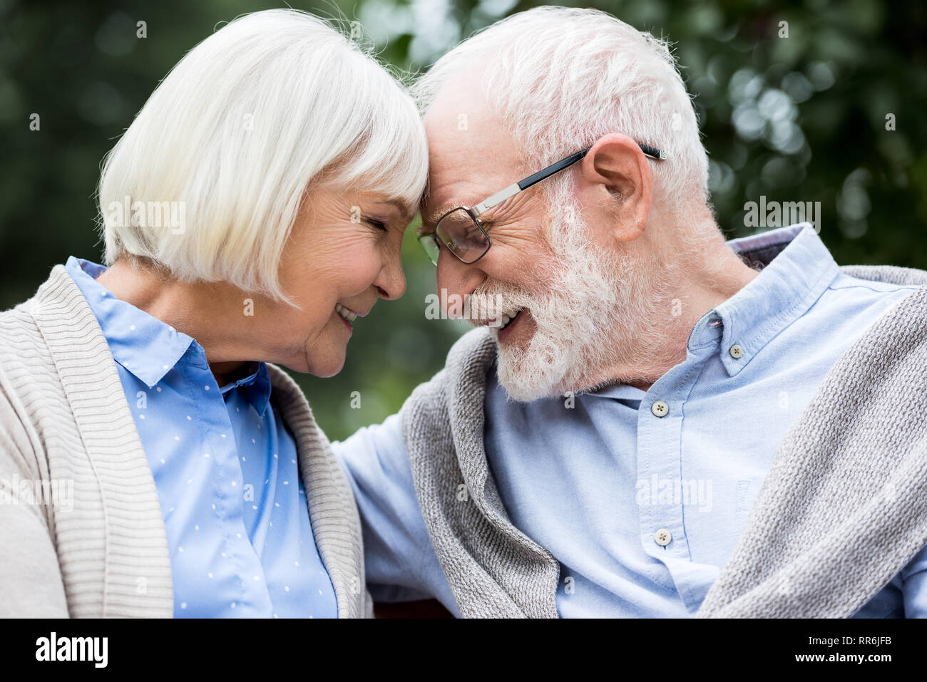 Пожилыми считаются люди в возрасте. Пожилые люди. Старость. Люди пожилого возраста. Счастливые старики.
