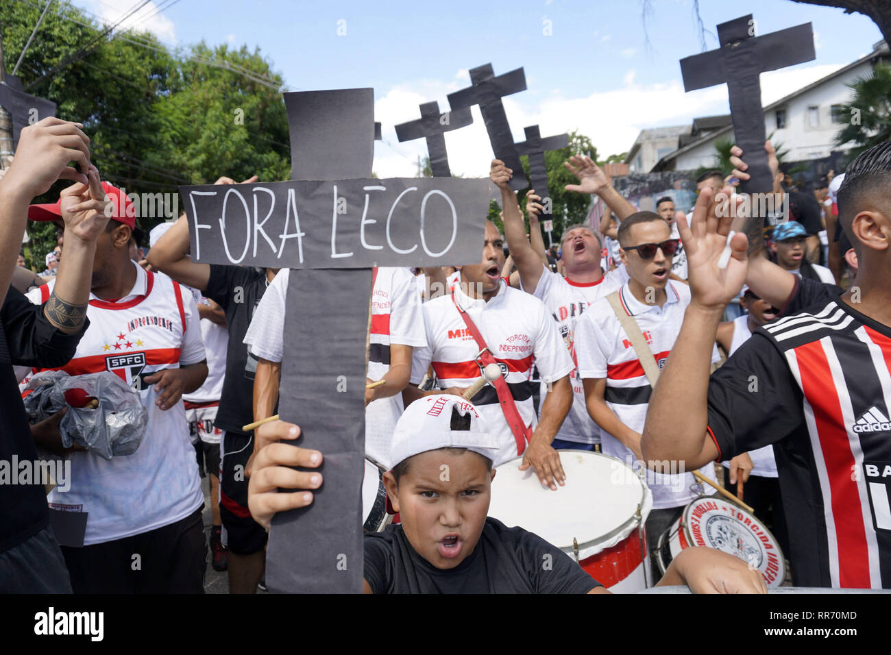 February 24, 2019 - SÃ£O Paulo, SÃ£o Paulo, Brazil - SÃ£o Paulo (SP), 24/02/2019 -SÃƒO PAULO FC X RB BRAZIL - SÃ£o Paulo FC fan protests before the match between SÃ£o Paulo FC vs. RB Brasil, valid for the 8th round of the 2019 Paulista Championship, held at the Morumbi Stadium in SÃ£o Paulo, SP. Credit: Cris Faga/ZUMA Wire/Alamy Live News Stock Photo