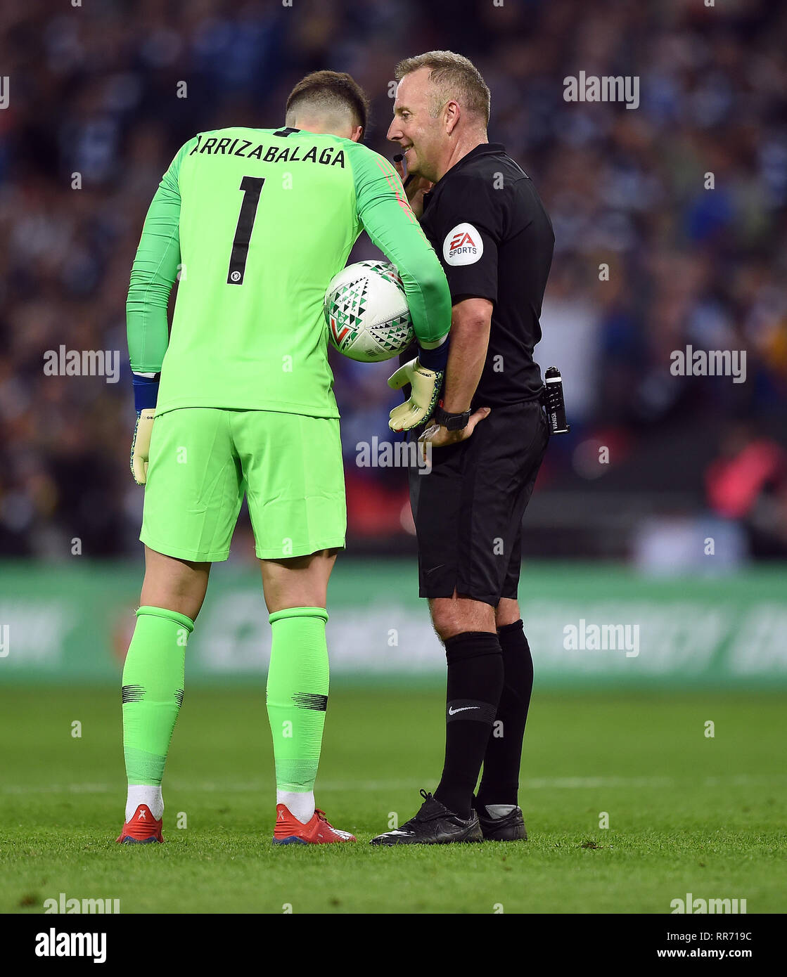 Referee jon moss speaks with chelsea goalkeeper kepa arrizabalaga hi