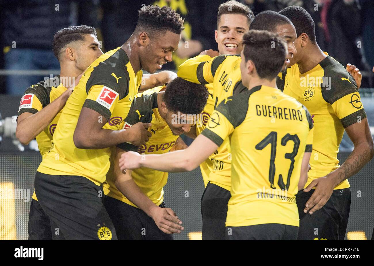 Jubilation DO after the 2: 1, left to right Achraf HAKIMI (DO), Dan-Axel ZAGADOU (DO), goalkeeper Jadon SANCHO (DO), Julian WEIGL (DO), Raphael GUERREIRO (DO), Football 1.Bundesliga, 23 .matchday, Borussia Dortmund (DO) - Bayer 04 Leverkusen (LEV), on 24/02/2019 in Dortmund/Germany. ## DFL regulations prohibit any use of photographs as image sequences and/or quasi-video ## | usage worldwide Stock Photo