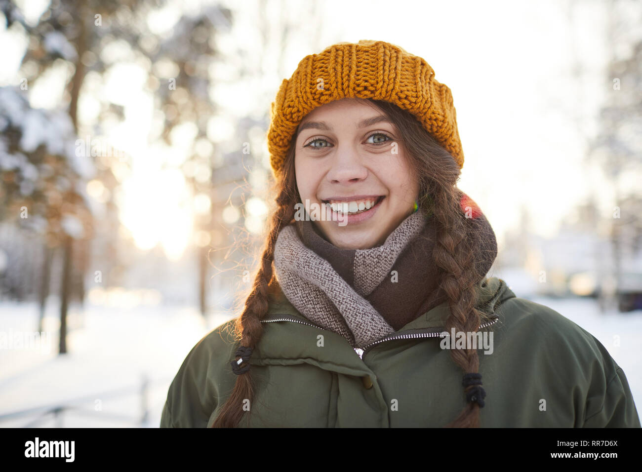 Pretty girl in winter forest hi-res stock photography and images - Alamy