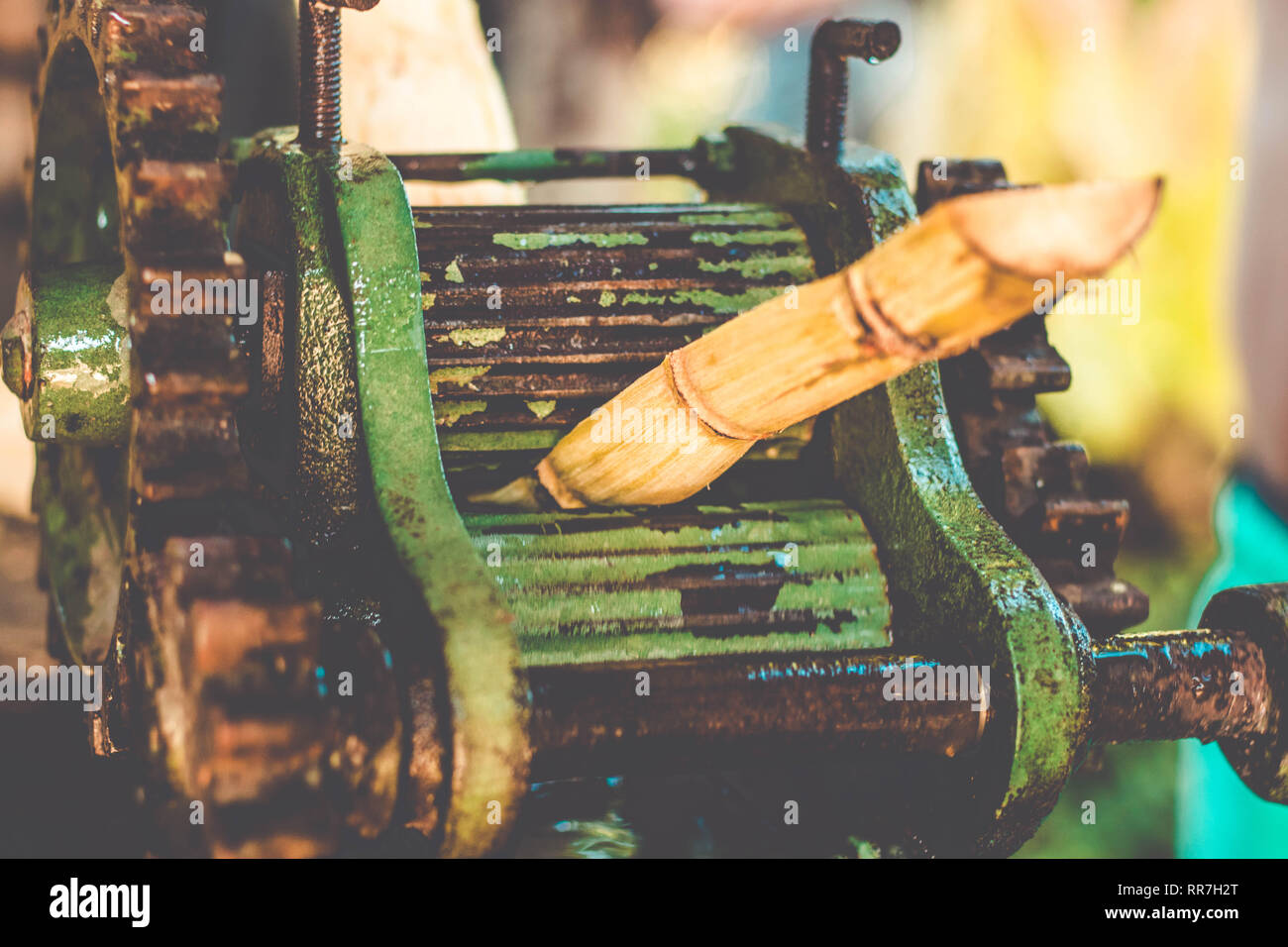 Sugar cane juice machine hires stock photography and images Alamy