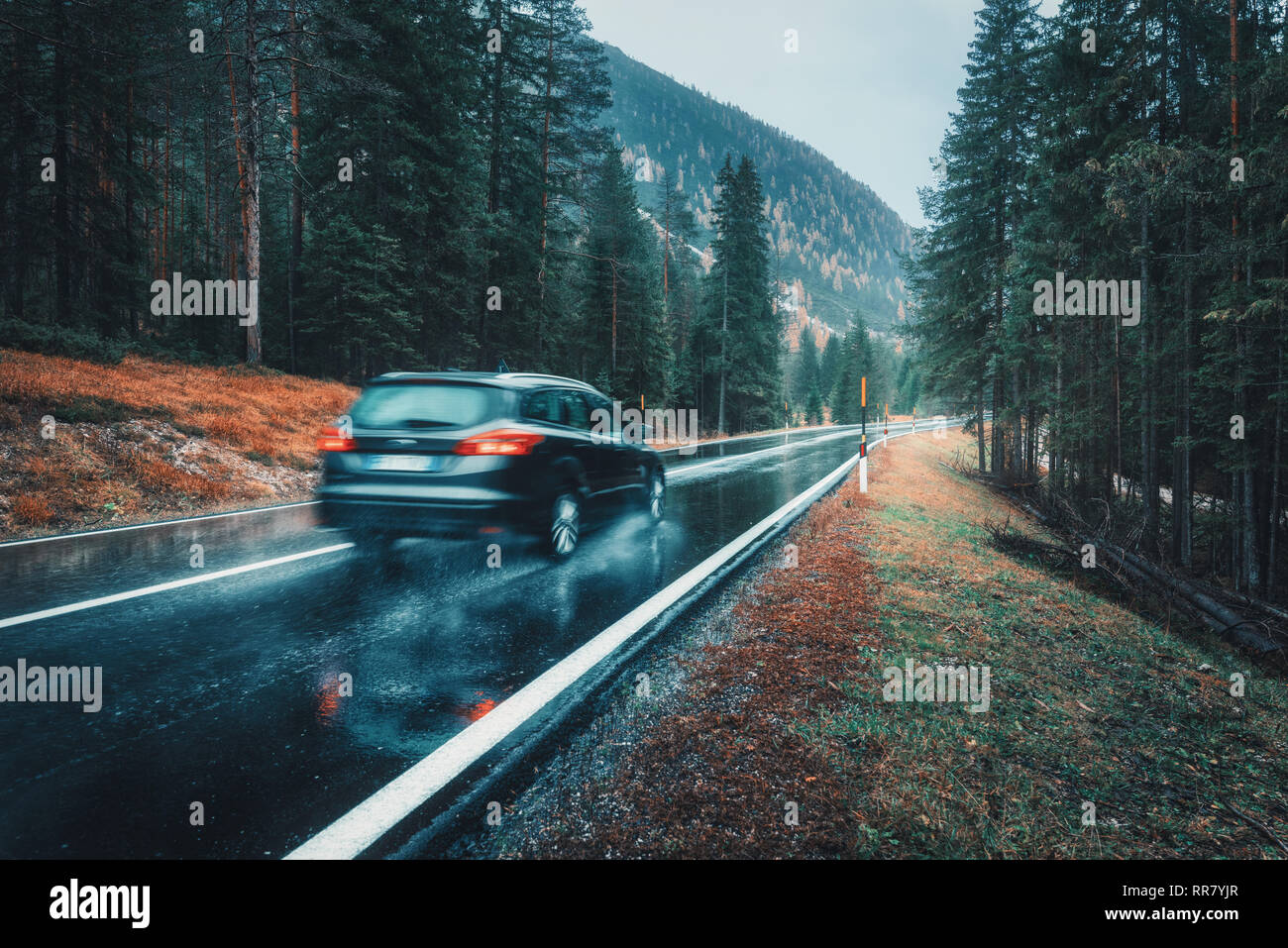 Car in motion hi-res stock photography and images - Alamy