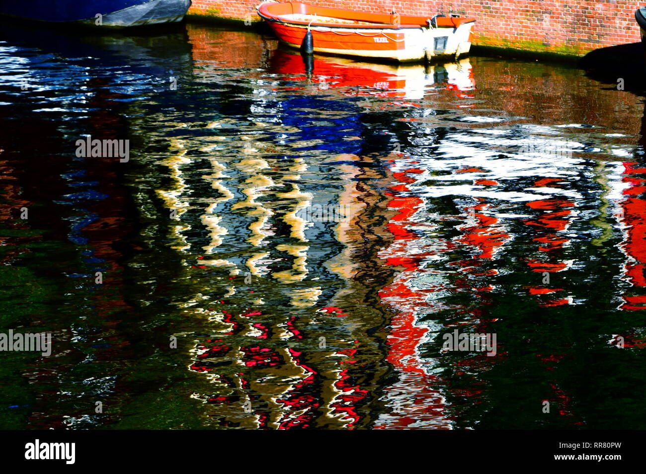 amsterdam - house reflections on canal water Stock Photo