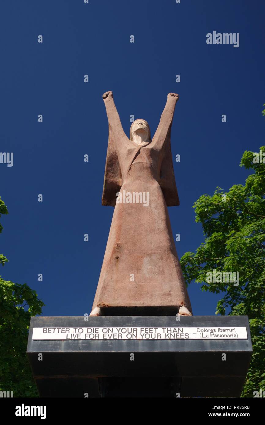 La Pasionaria Statue, Spanish Civil War. Clyde Walk, Glasgow. Better to Die on your feet than live for ever on your knees. Sunny Summers Day. UK. Stock Photo
