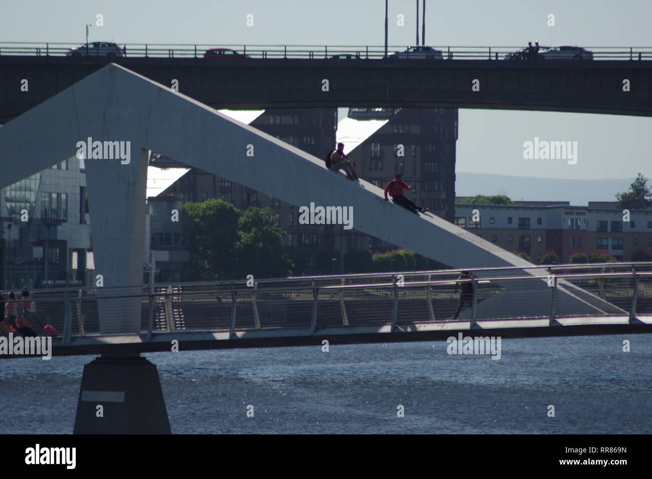 People Climbing the Tradeston Bridge, Pedestrian Bridge over the River Clyde, Glasgow, Scotland, UK. Summer. Stock Photo