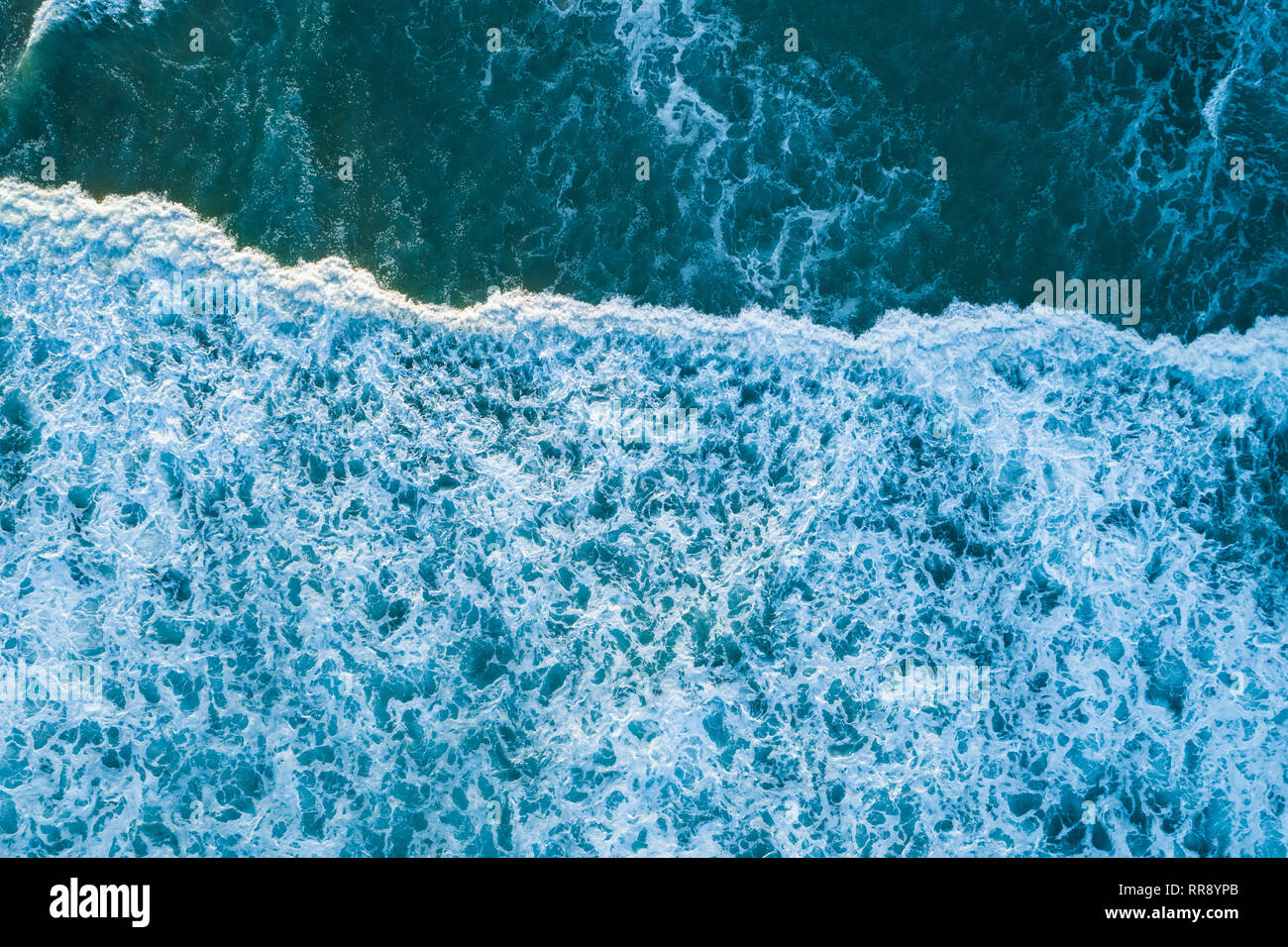 Beautiful pattern of white foam from ocean wave Stock Photo Alamy