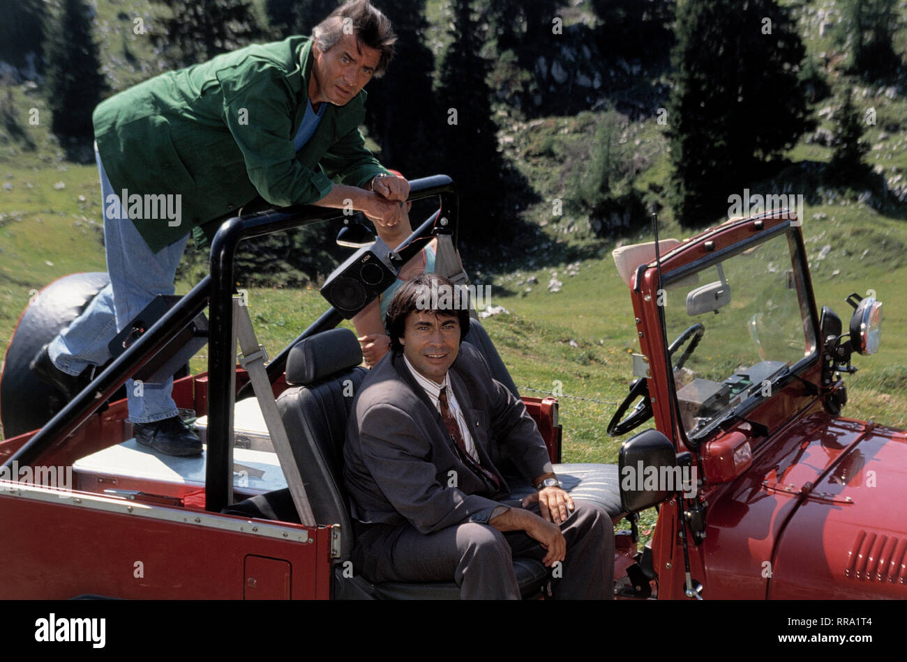 Ein Schloss Am Worthersee 15 Folge Ein Reizendes Kerlchen D Austria 1991 Pierre Brice Und Roy Black Im Jeep Gerhard Hollerich Uberschrift Ein Schloss Am Worthersee D Austria 1991 Stock Photo Alamy