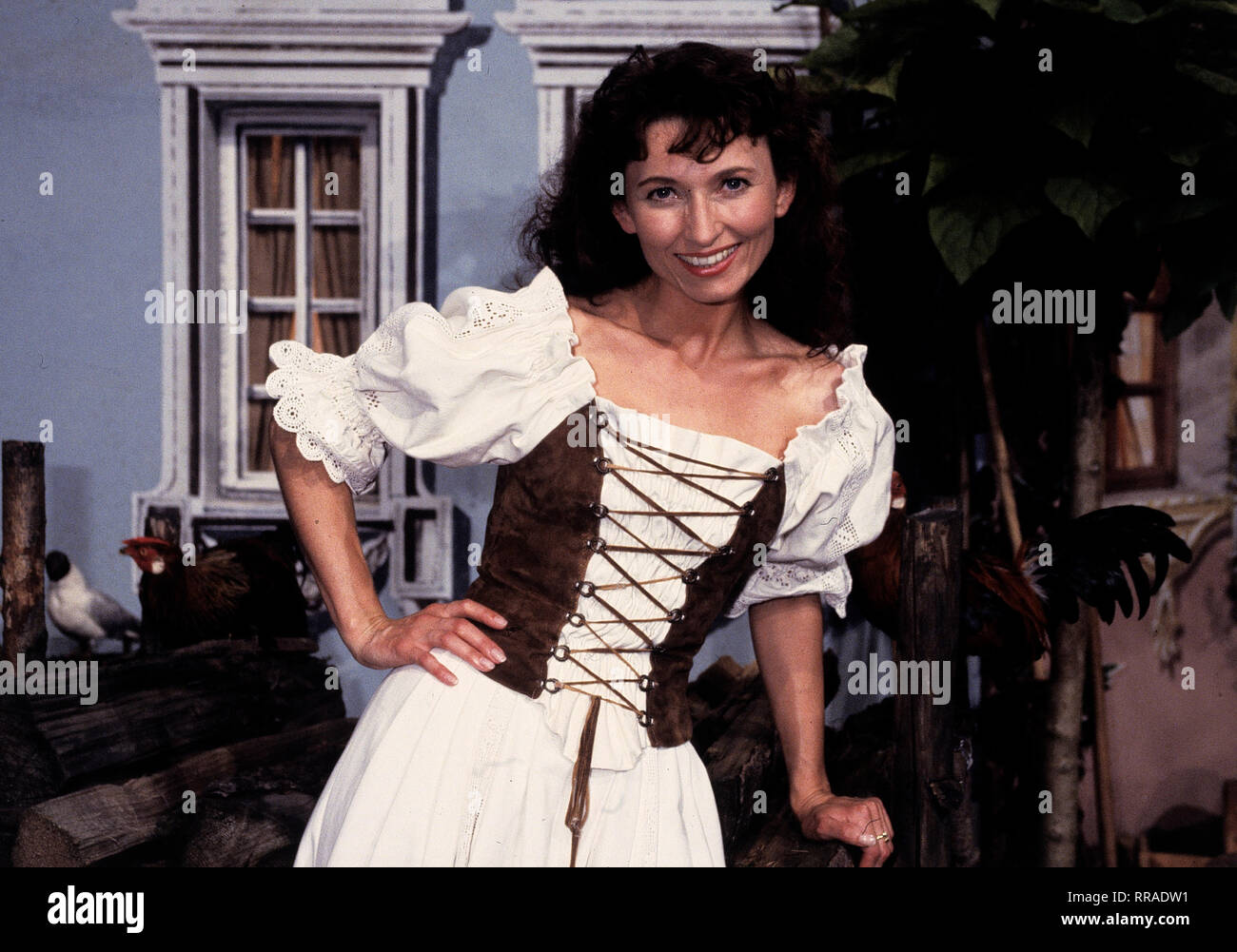 MARIA MATHIS, 1995. DFA / Portrait, Sängerin, Volksmusik, Dirndl, 90er / Überschrift: MARIA MATHIS Stock Photo