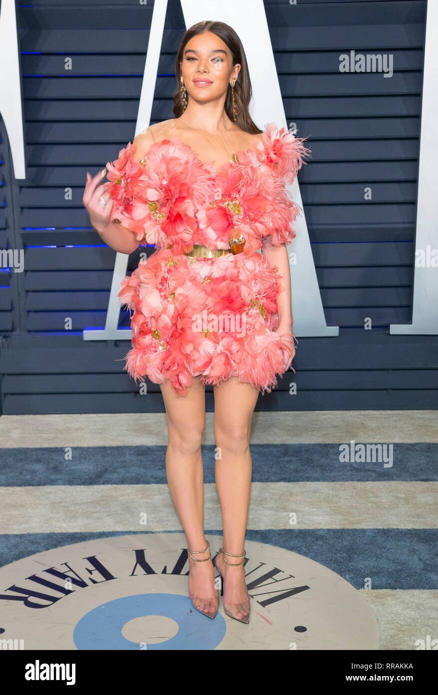 Hailee Steinfeld attends the Vanity Fair Oscar Party at Wallis