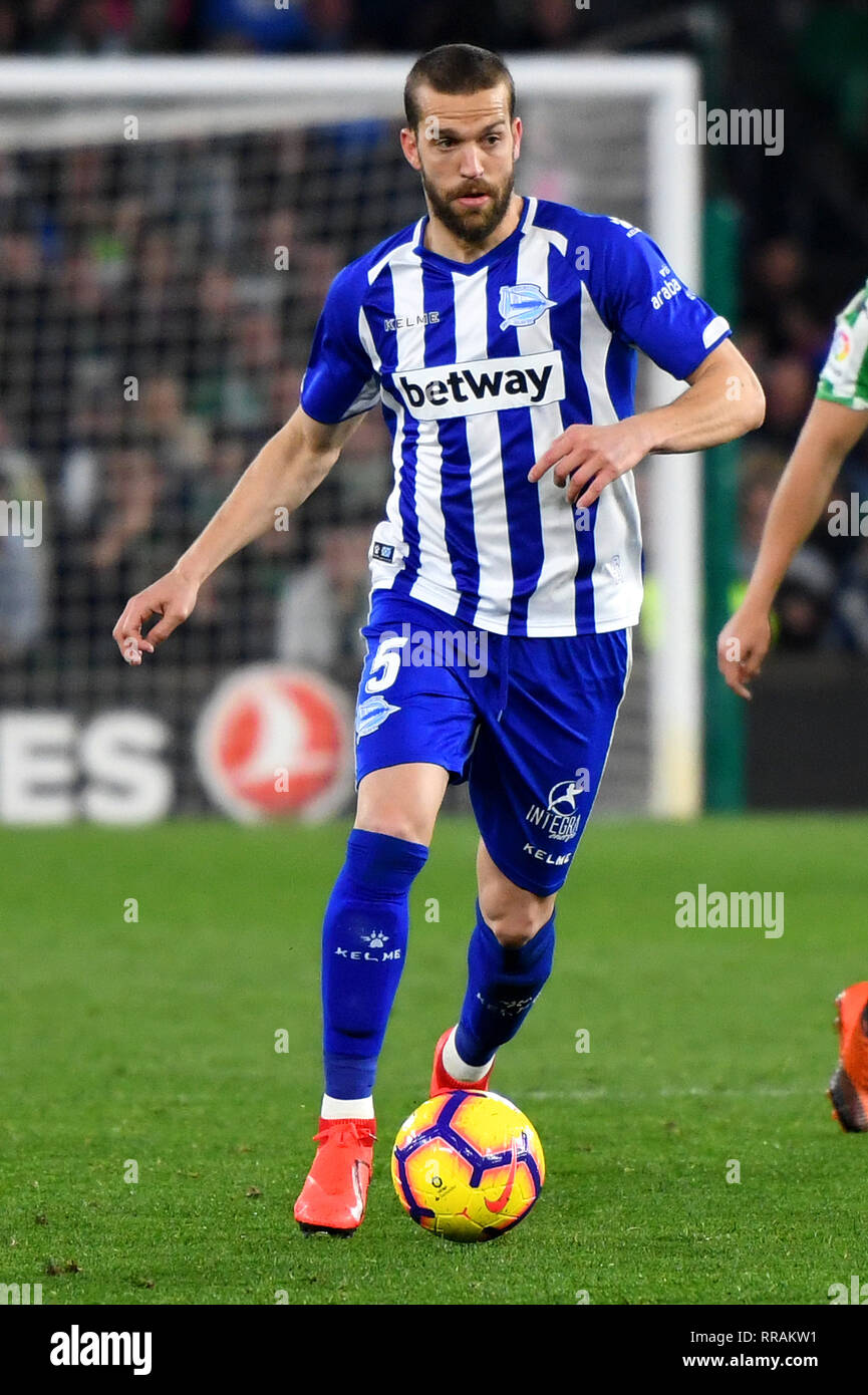 SEVILLA, 17-02-2019. Primera Division Spanish League. LaLiga. Estadio  Benito Villamarin. Victor Laguardia (Alaves) during the game Real Betis -  Deportivo Alaves Stock Photo - Alamy