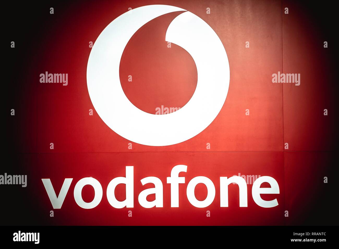 Telefonica has approached Vodafone on Spanish broadband deal, Bloomberg  reports | Reuters