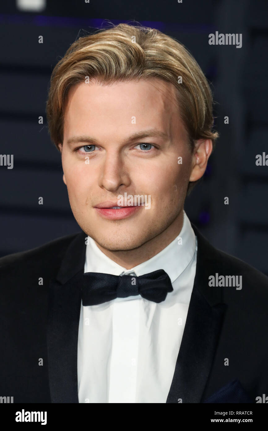 BEVERLY HILLS, LOS ANGELES, CA, USA FEBRUARY 24 Ronan Farrow arrives at the 2019 Vanity Fair