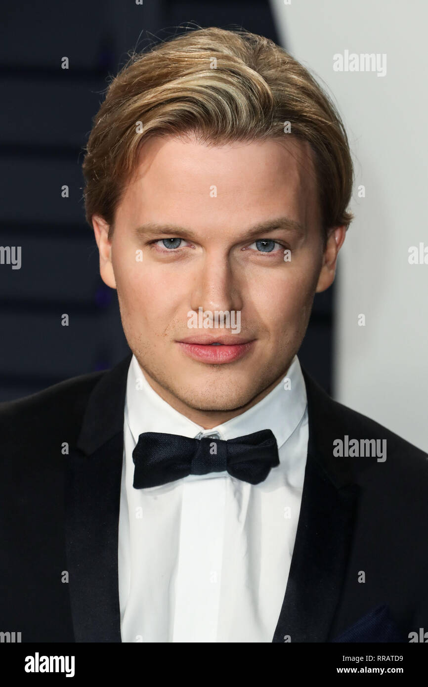 BEVERLY HILLS, LOS ANGELES, CA, USA FEBRUARY 24 Ronan Farrow arrives at the 2019 Vanity Fair