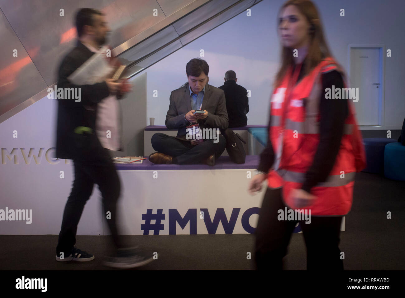 Barcelona, Spain. 25th Feb, 2019. February 25, 2019 - Barcelona, Catalonia, Spain - An attendant checks his mobile phone during the opening day of the GSMA Mobile World Congress 2019 in Barcelona, the world's most important event on communication from mobile devices bringing togeteher the leading companies and the latest developments in the sector. Credit: Jordi Boixareu/Alamy Live News Stock Photo