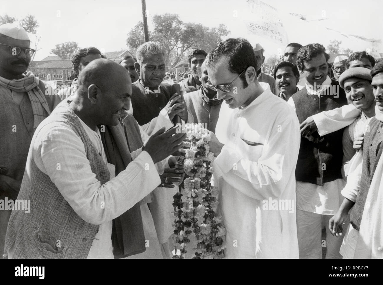 SANJAY GANDHI (Geboren am 14. Dezember 1946 in Neu-Delhi, Delhi; Starb am 23. Juni 1980 in Neu-Delhi), Indischer Politiker, Sohn von Indira Gandhi. Während des Notstands in Indien Mitte der 1970er Jahre war er politisch einflussreich. Fünf Monate vor seinem Tod wurde er ins indische Parlament gewählt. Photo: SANJAY GANDHI (1977) / Sanjay Gandhi (Born on 14 December 1946; Died on 23 June1980), Indian politician, the younger son of Prime Minister Indira Gandhi. He died in an aeroplane crash shortly after his mother's return to power. He had been elected to the Parliament of India five months bef Stock Photo