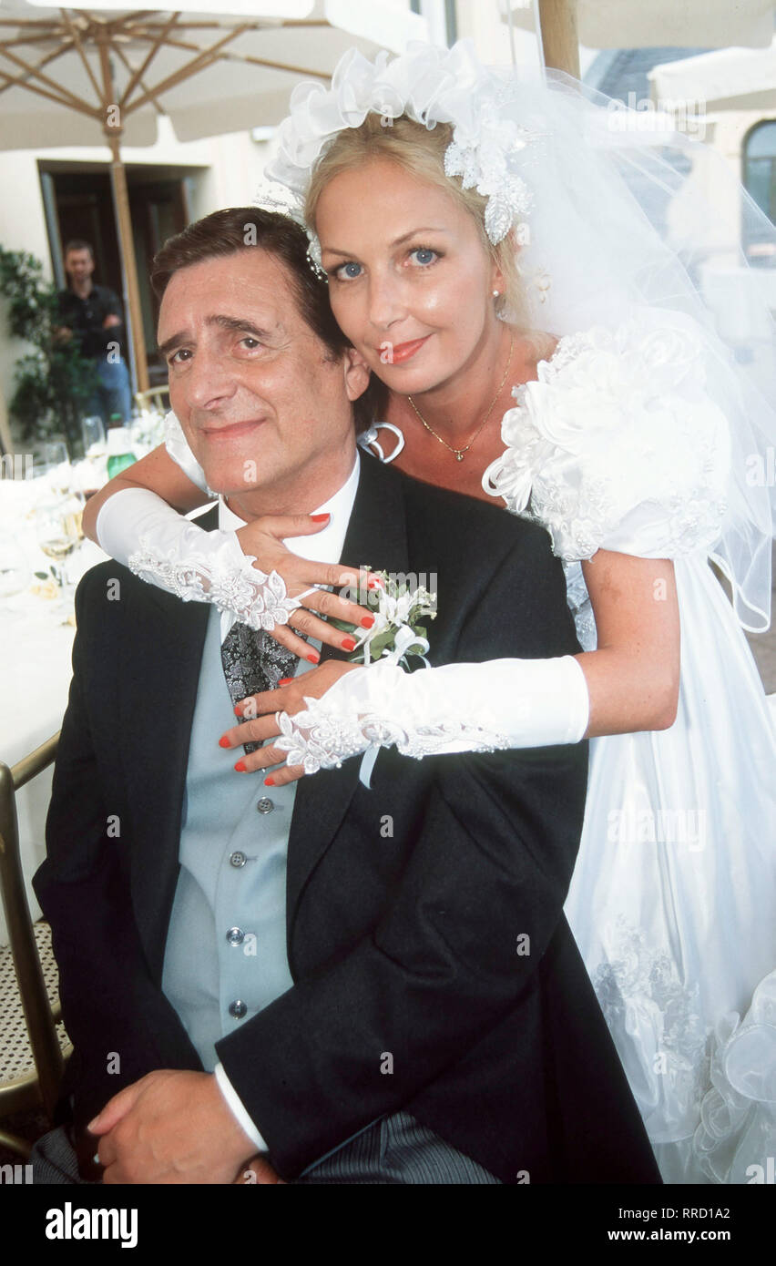 Helmut fischer hi-res stock photography and images - Page 3 - Alamy, image size:852x1390