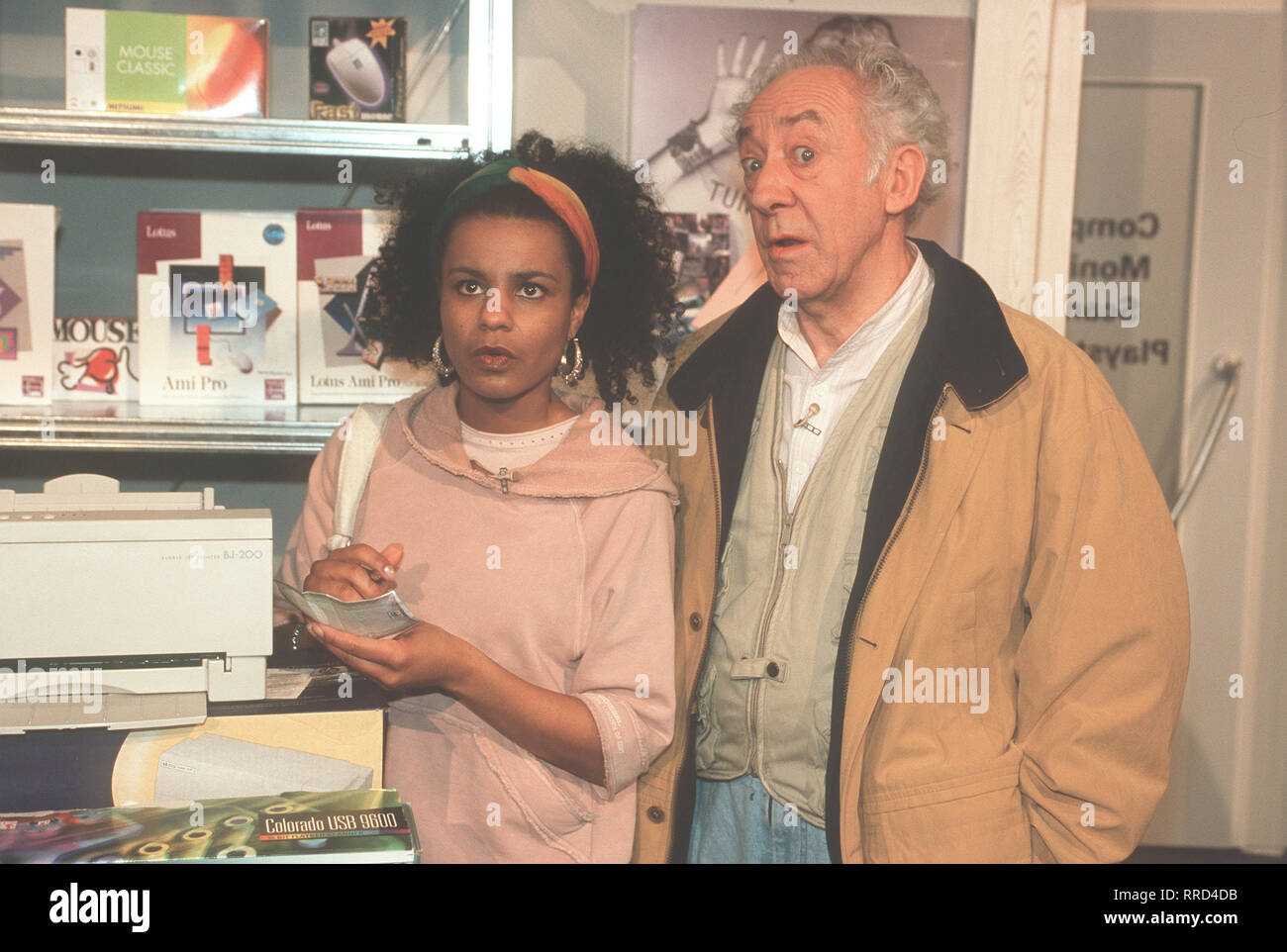 ZEBRALLA / Das SabbatJahr / Foto Jürgen (DIETER HALLERVORDEN) und