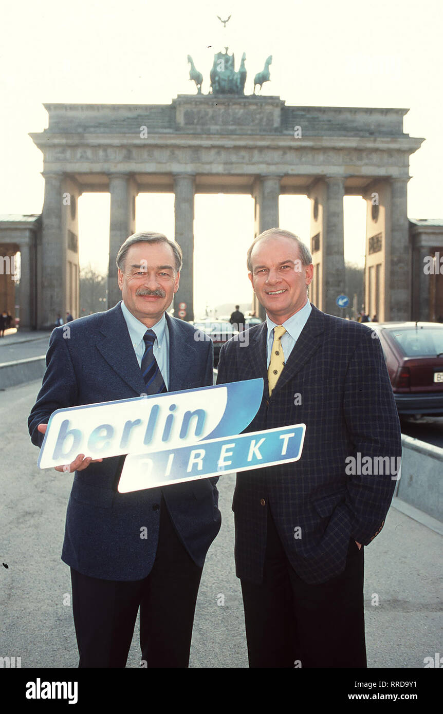 Berlin direkt FDP-Vorsitzender Wolfgang Gerhardt im Gespräch mit Peter Ellgaard. Foto: PETER ELLGAARD und PETER HAHNE / Überschrift: BERLIN DIREKT Stock Photo