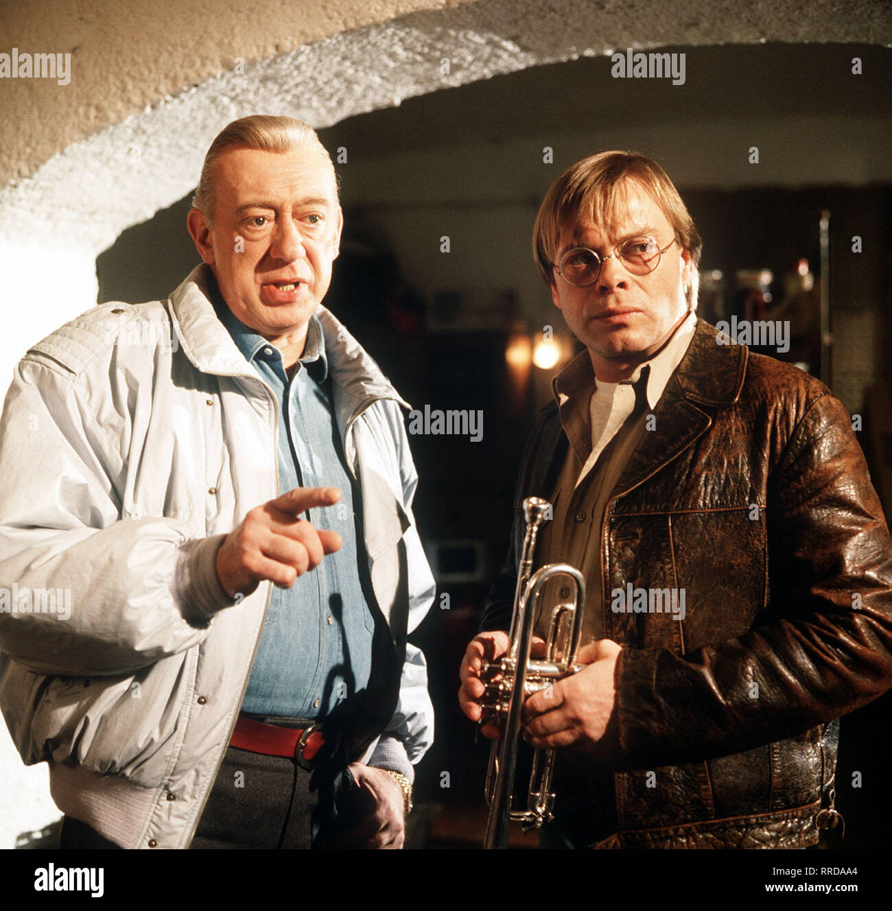 Schuss in herz hi-res stock photography and images - Alamy