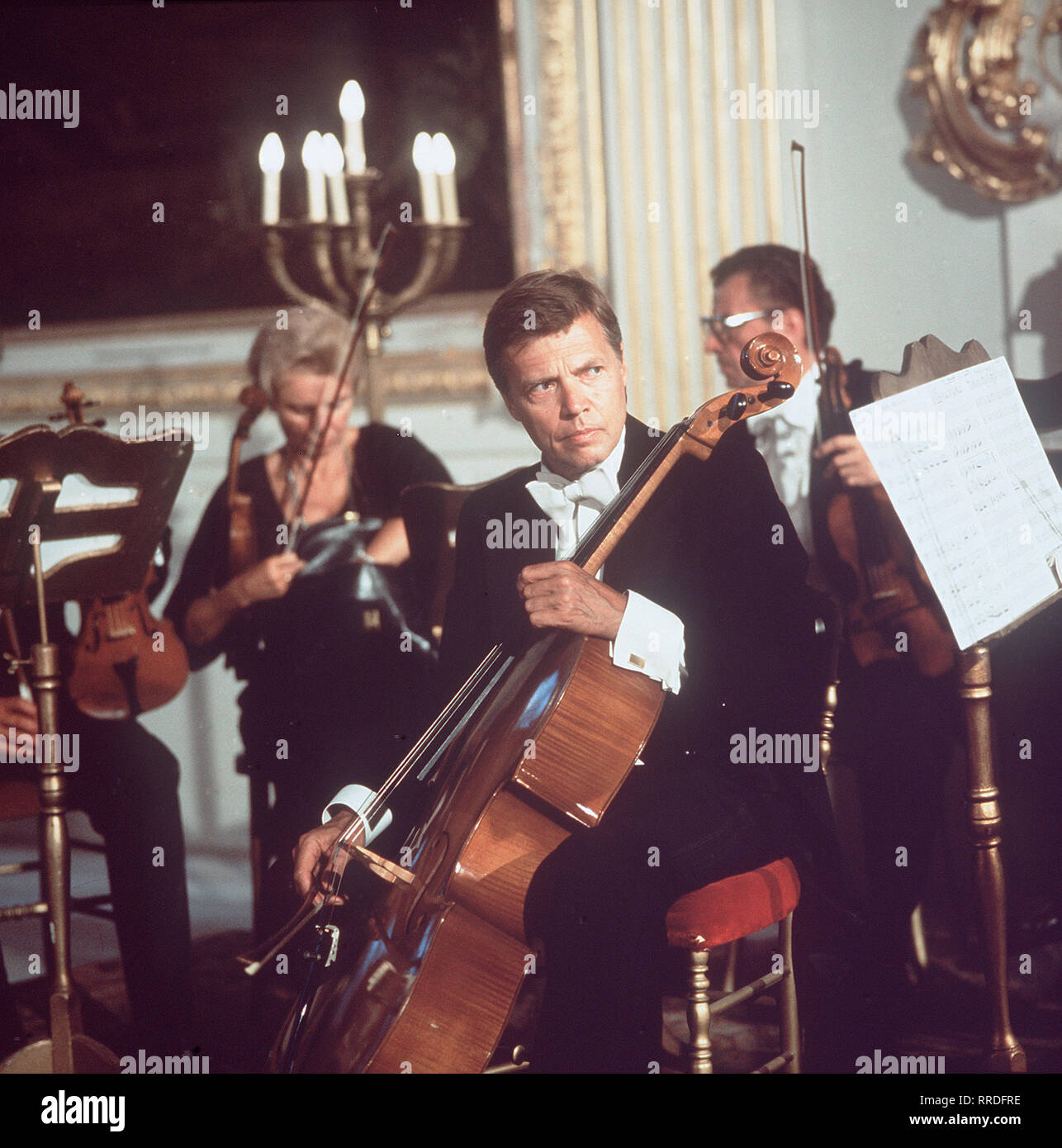 TATORT / Folge: Schwarzer Einser / Cellist Prelinger (KARL-HEINZ BÖHM) war der Geliebte der Ermordeten... / 27111 / , 17DFATatort2 Karlheinz / Überschrift: TATORT / BRD 1978 Stock Photo