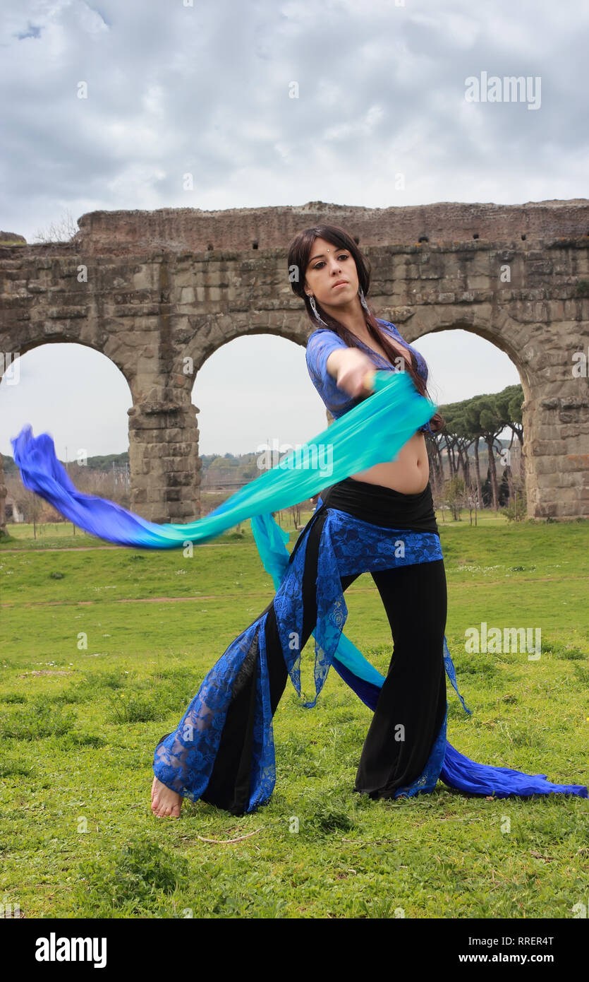 Exotic belly dancer hi-res stock photography and images - Alamy