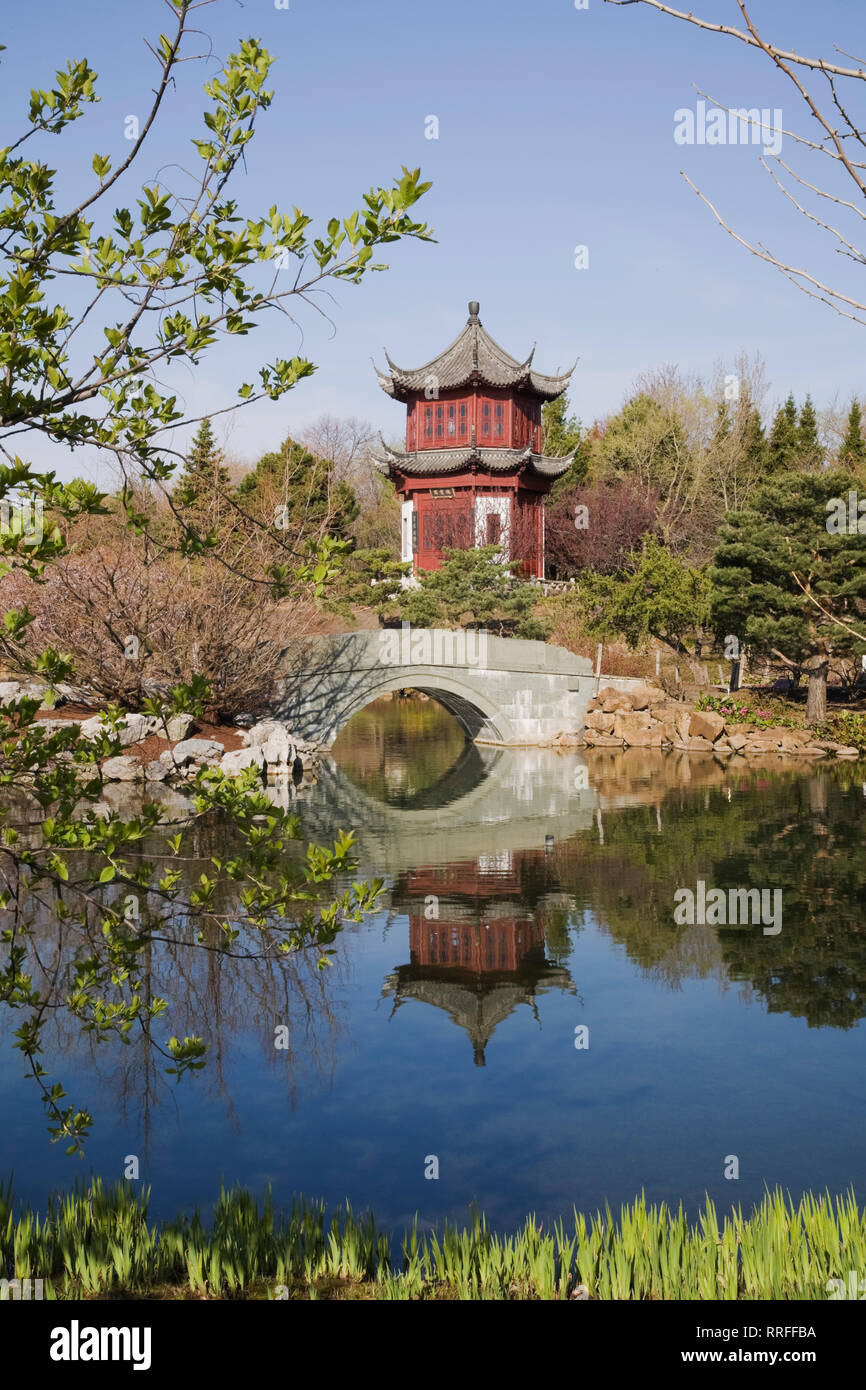 Stone footbridge and the Tower of Condensing Clouds pavilion and Dream