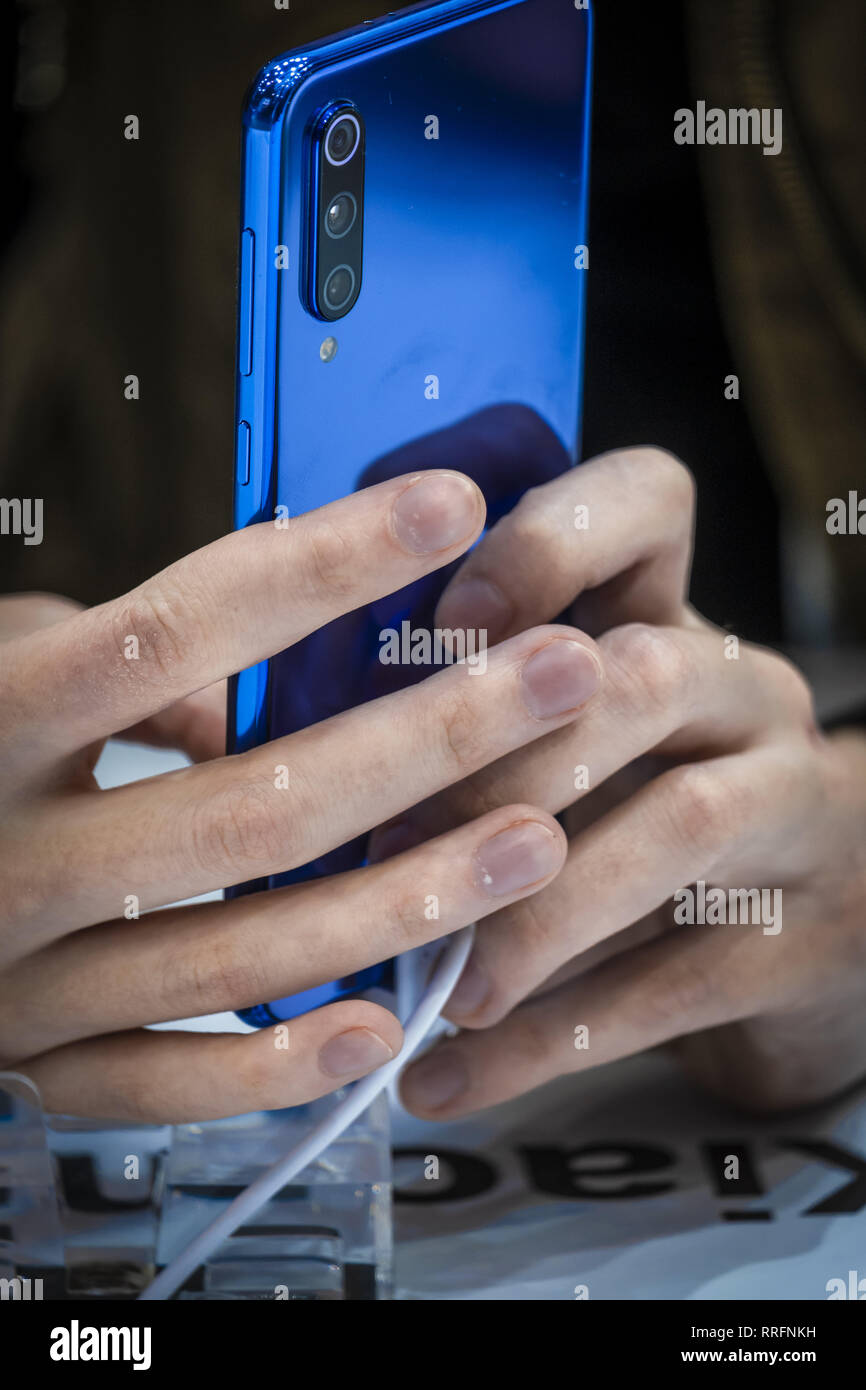 Barcelona, Catalonia, Spain. 25th Feb, 2019. The new blue color model of Xiaomi 9 is seen during the MWC2019.The MWC2019 Mobile World Congress opens its doors to showcase the latest news of the manufacturers of smart phones. The presence of devices prepared to manage 5G communications has been the hallmark of this edition. Credit: Paco Freire/SOPA Images/ZUMA Wire/Alamy Live News Stock Photo