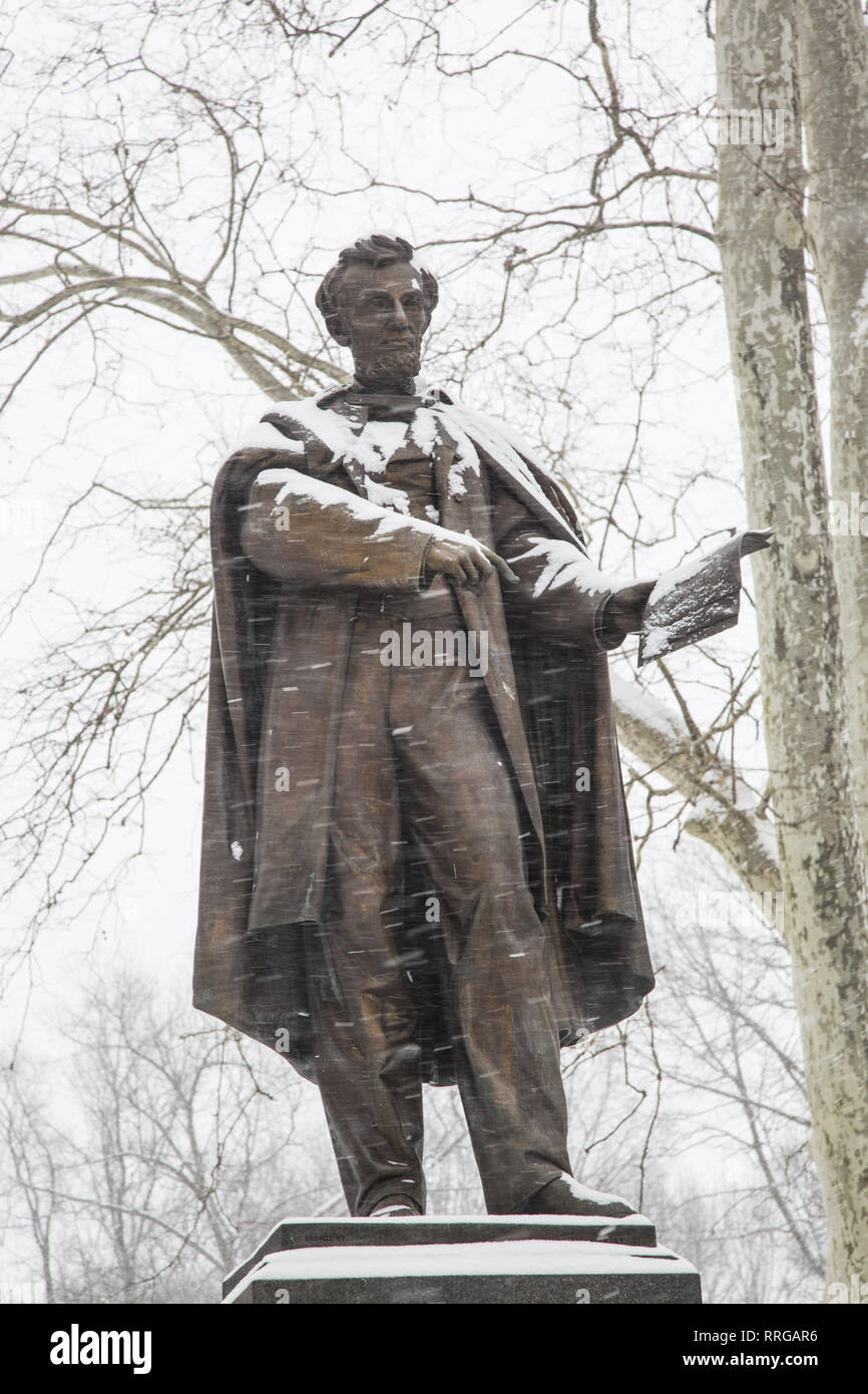 Lincoln in snow hi-res stock photography and images - Alamy