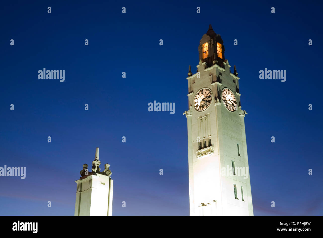 Illuminated clock tower hi-res stock photography and images - Alamy