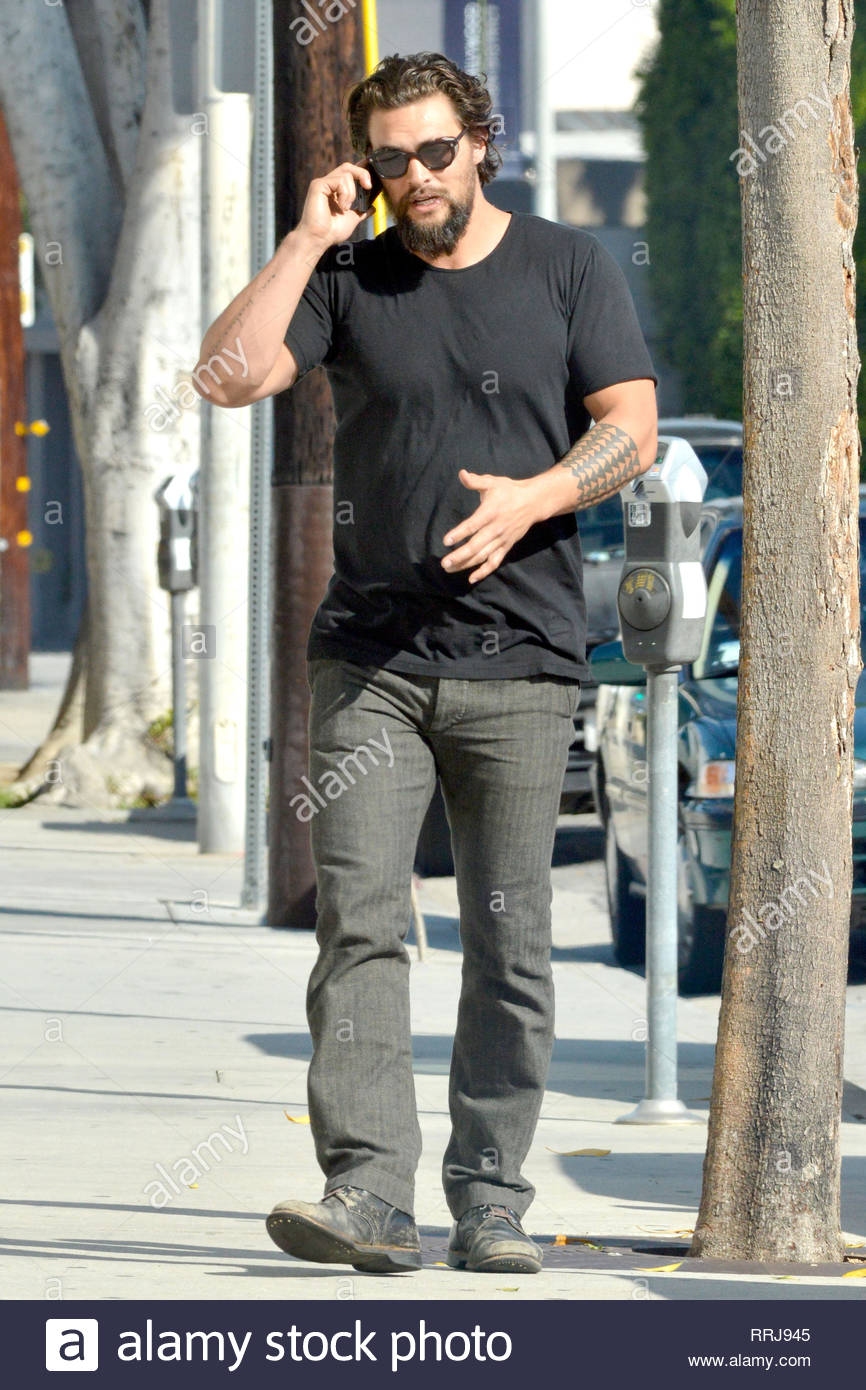 West Hollywood Ca Jason Momoa Stays Busy On The Phone While