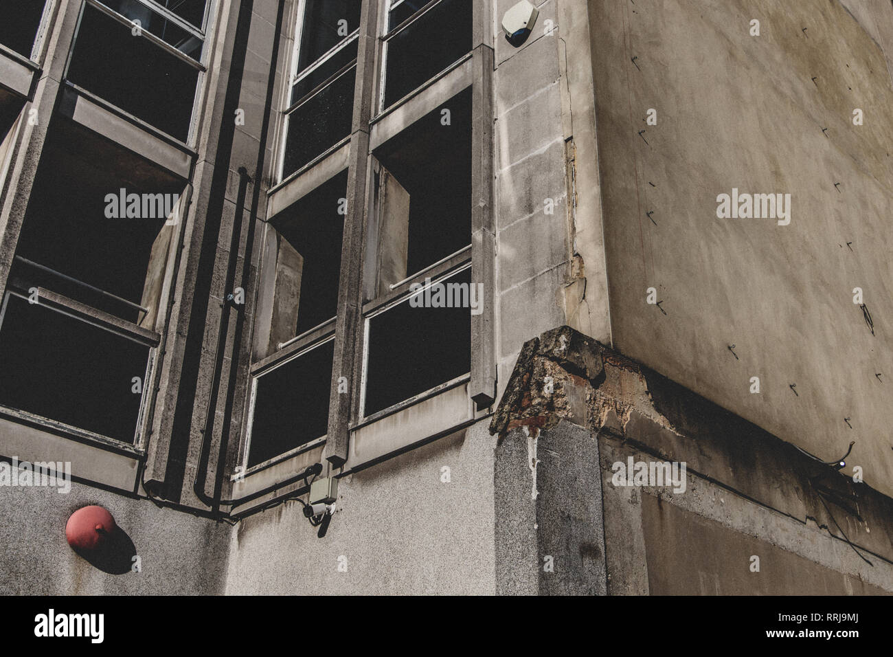 Run down facade of derelict building in city centre - Stock Image