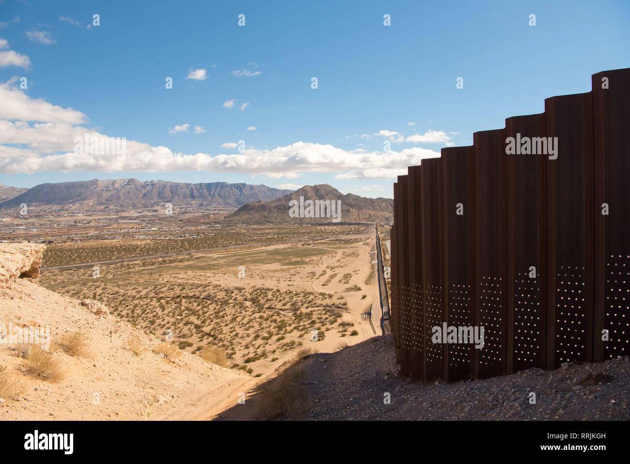 Border wall el paso hires stock photography and images Alamy