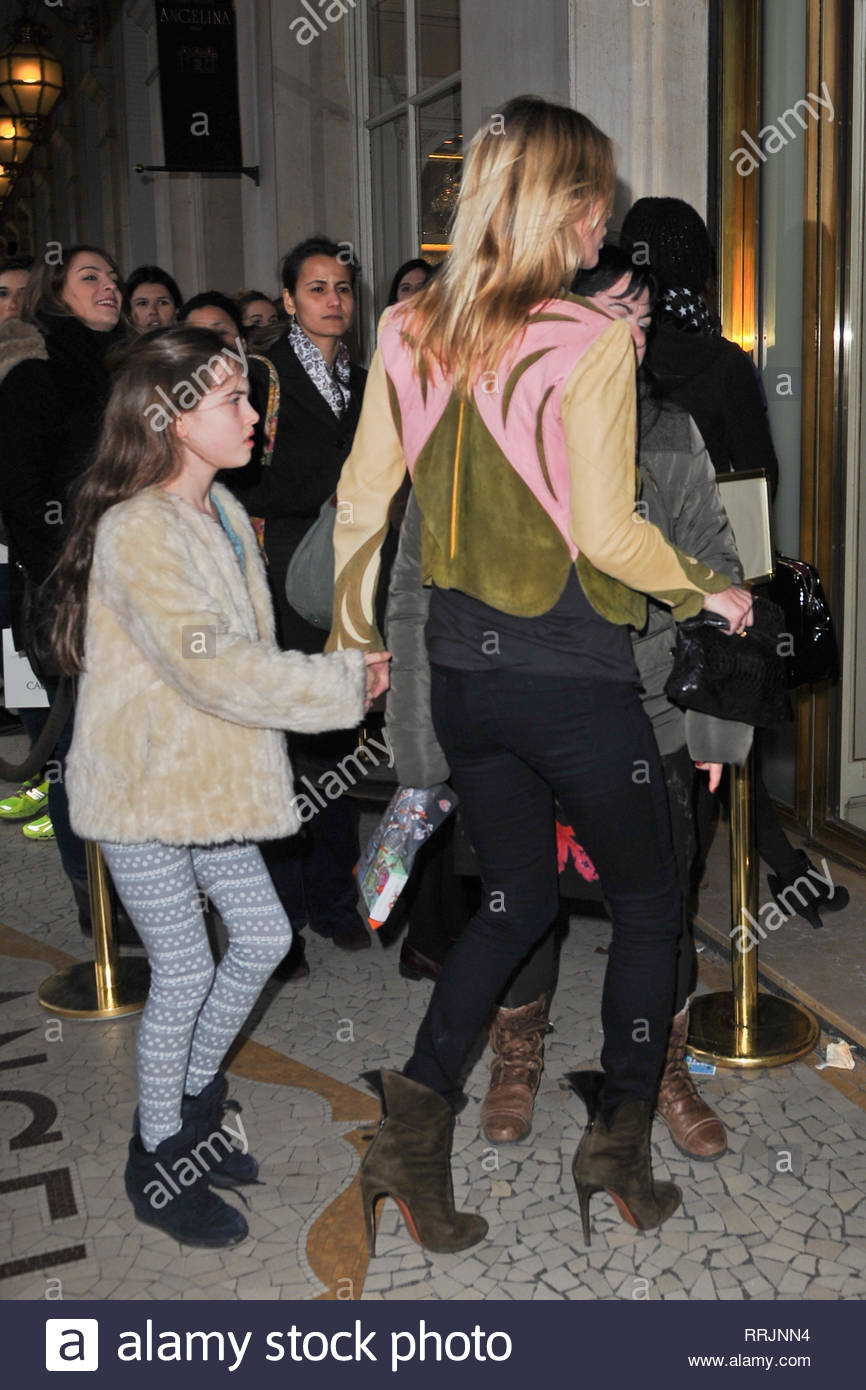 Usa Only Paris France Kate Moss And Jamie Hince Take The Kids