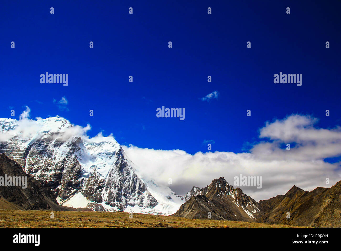 Landscape of deep blue sky and ice capped peaks of himalayan mountains ...