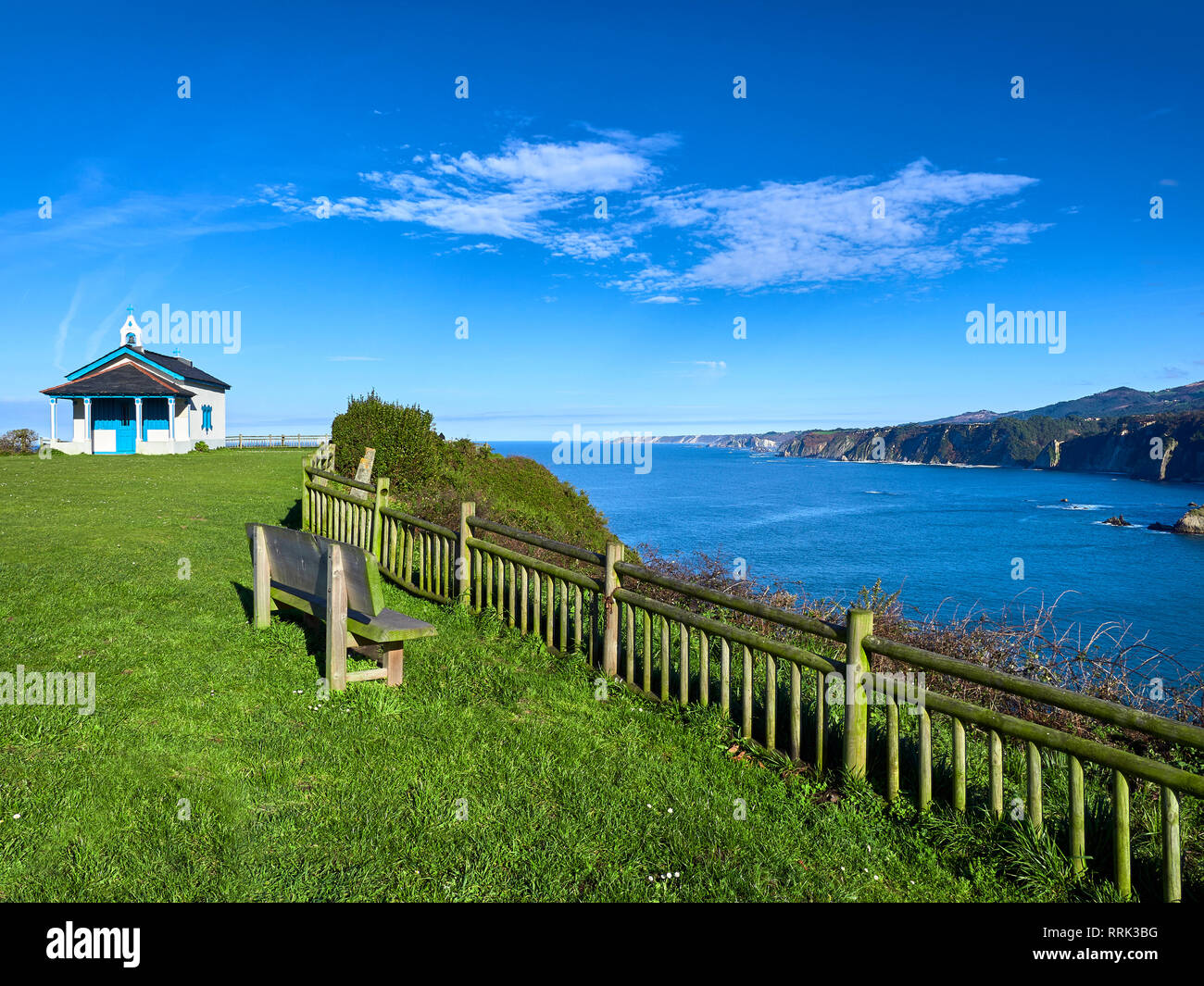Lonely bench hi-res stock photography and images - Alamy
