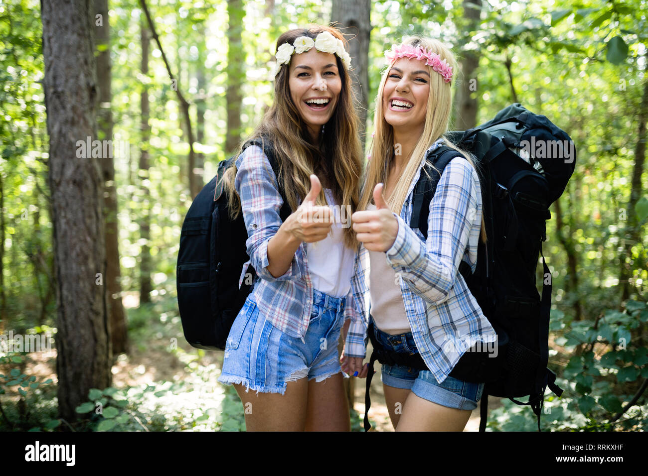 Female friends hiking hi-res stock photography and images - Alamy