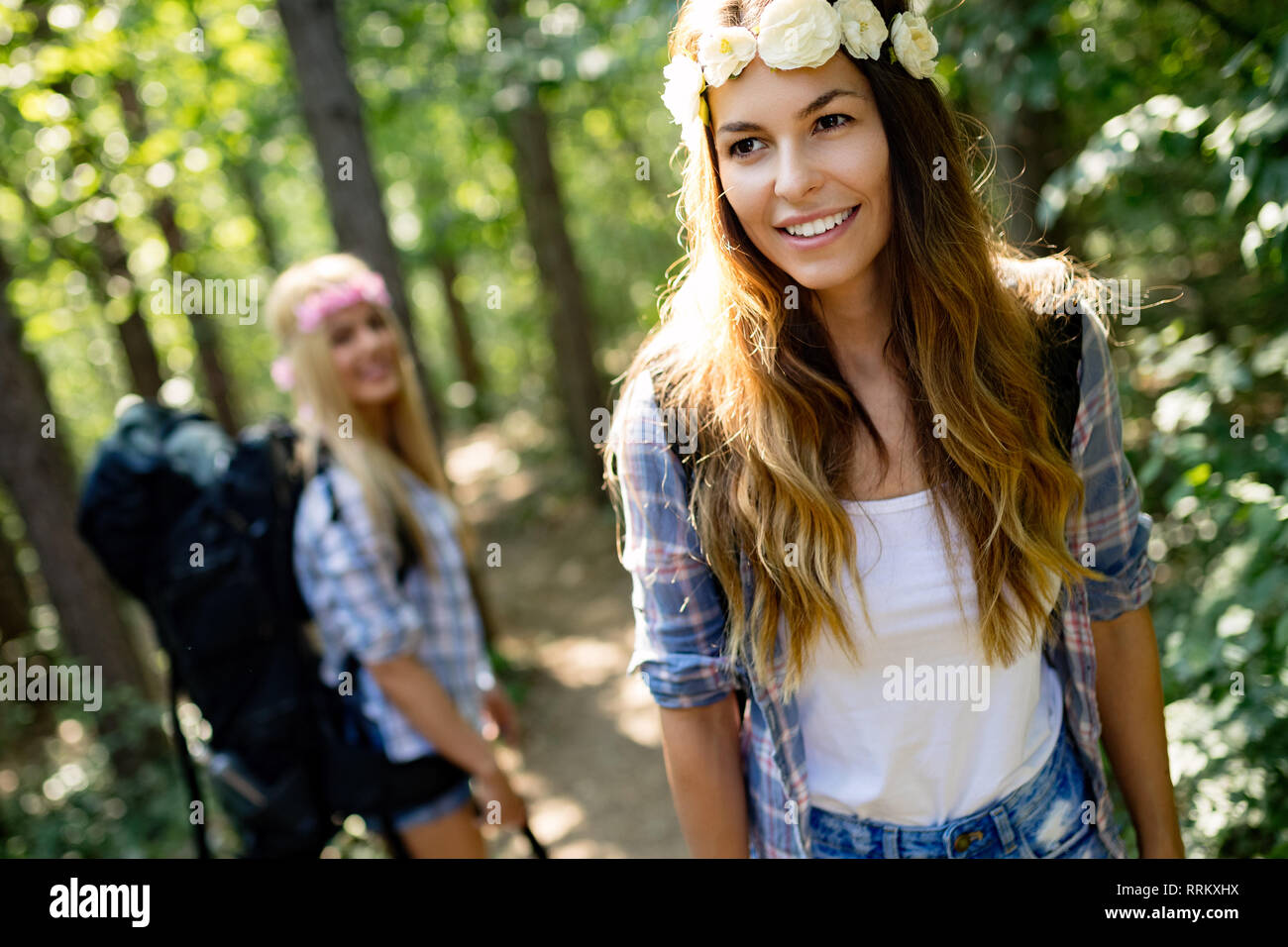 Female friends hiking hi-res stock photography and images - Alamy